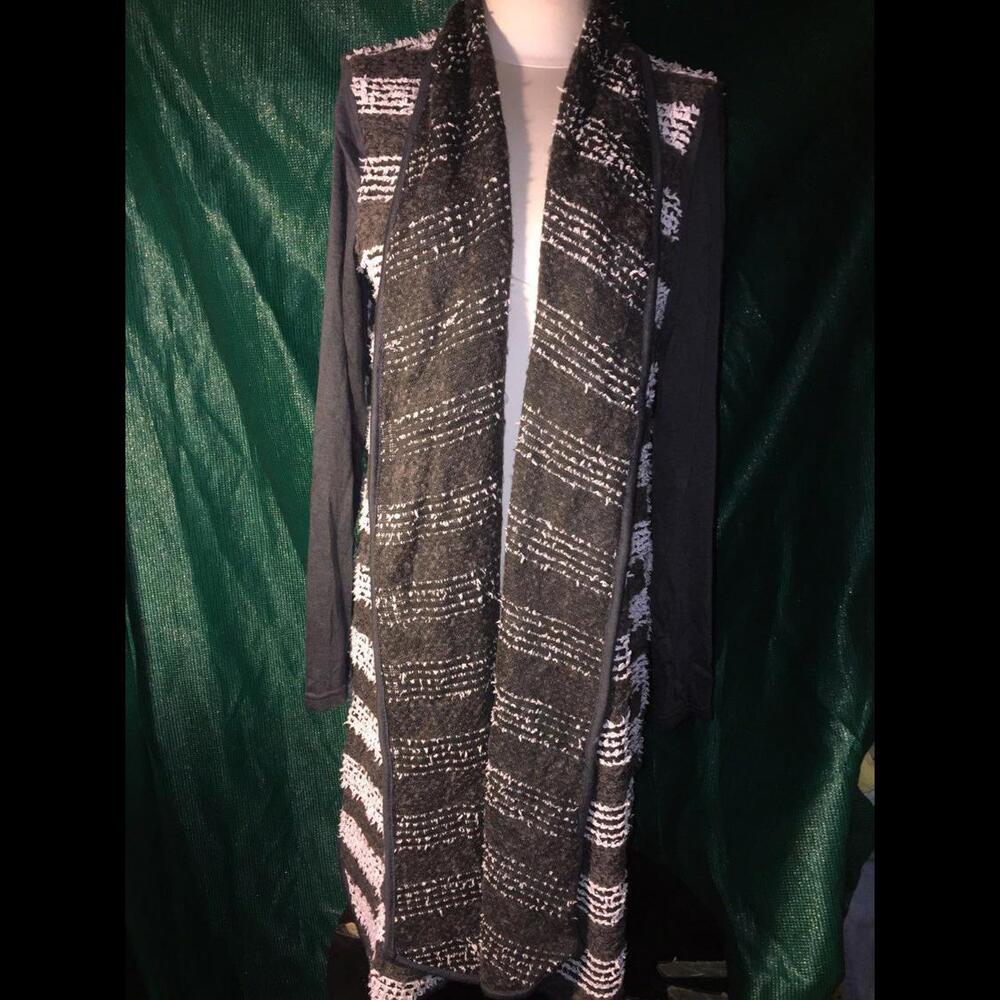 loveriche grey & white womens sweater large vintage